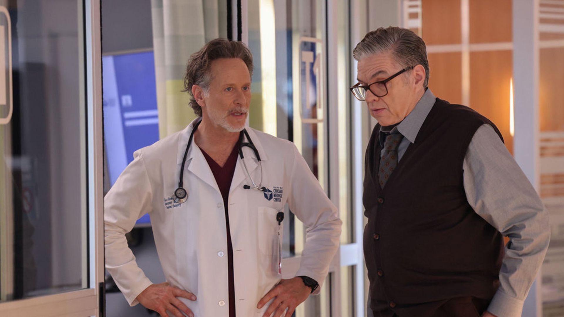 Steven Weber as Dr. Dean Archer, Oliver Platt as Dr. Daniel Charles in Chicago Med