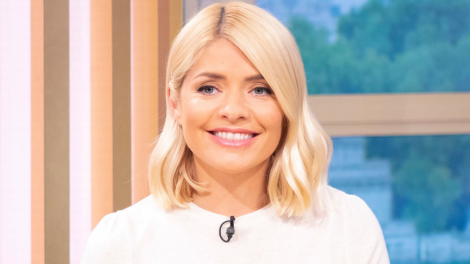 holly willoughby cream top this morning