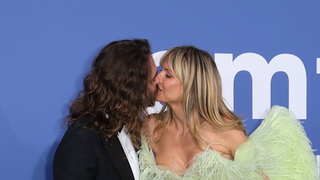 heidi klum and husband tom kaulitz kissing on blue carpet amfar gala cannes