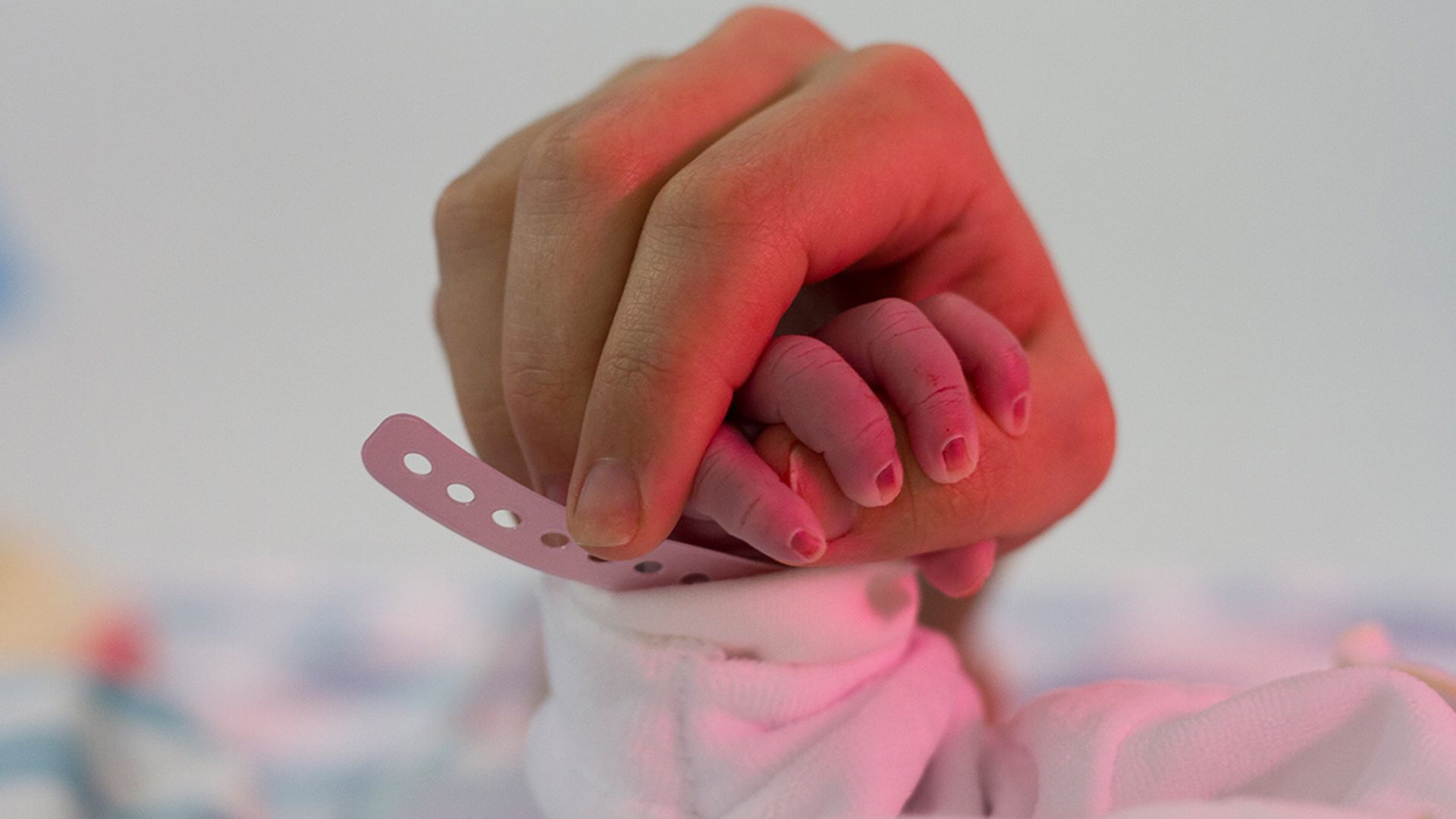 premature baby hand