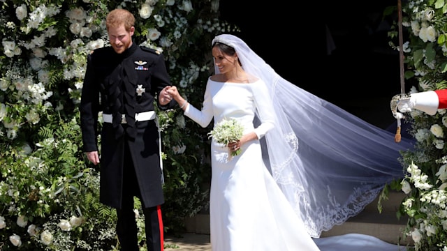 Harry and Meghan leave chapel after wedding