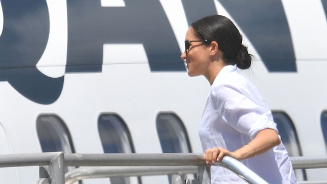 meghan markle aeroplane