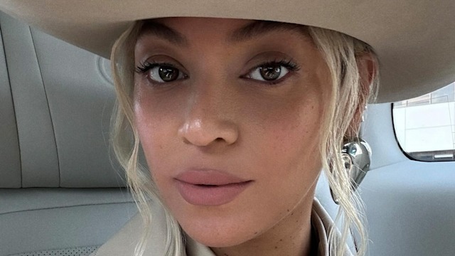 Beyonce wearing beige cowboy hat