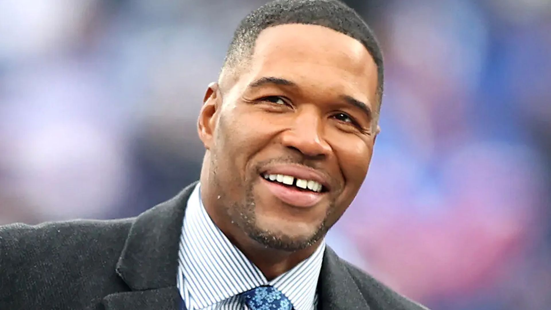 Michael Strahan smiles for the cameras