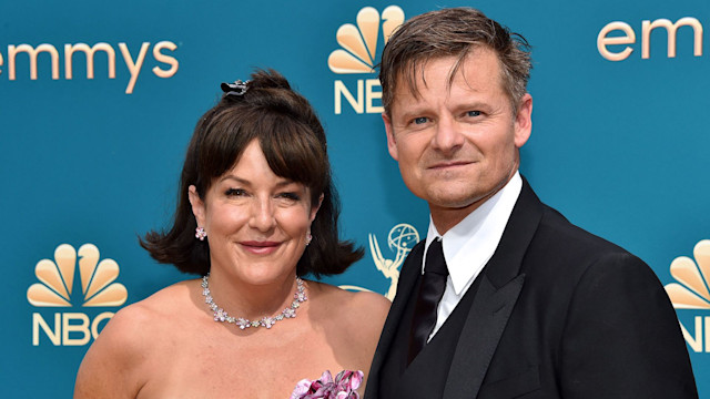 Steve Zahn and his wife Robyn at the 2022 Emmys