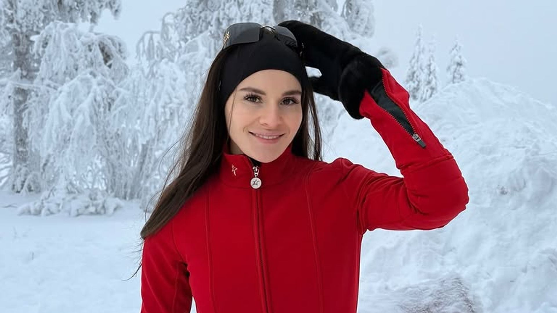 Holly Ramsay is the ultimate ski bunny as she heads on pre-wedding ski break