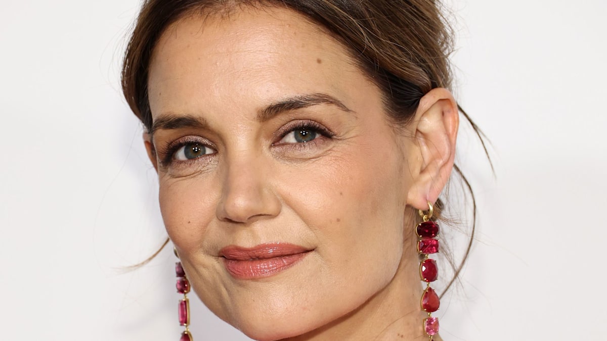 Katie Holmes just revealed the back of her dress and wow, it's breathtaking