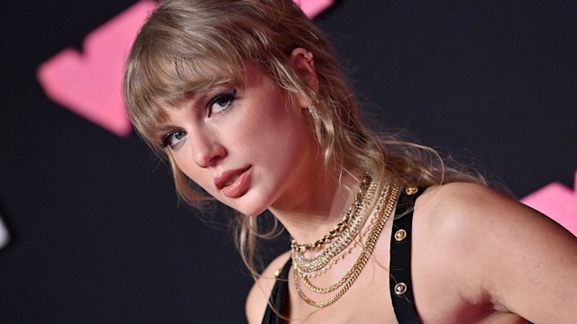 Taylor Swift visibly upset as she breaks $12,000 vintage ring at MTV VMAs