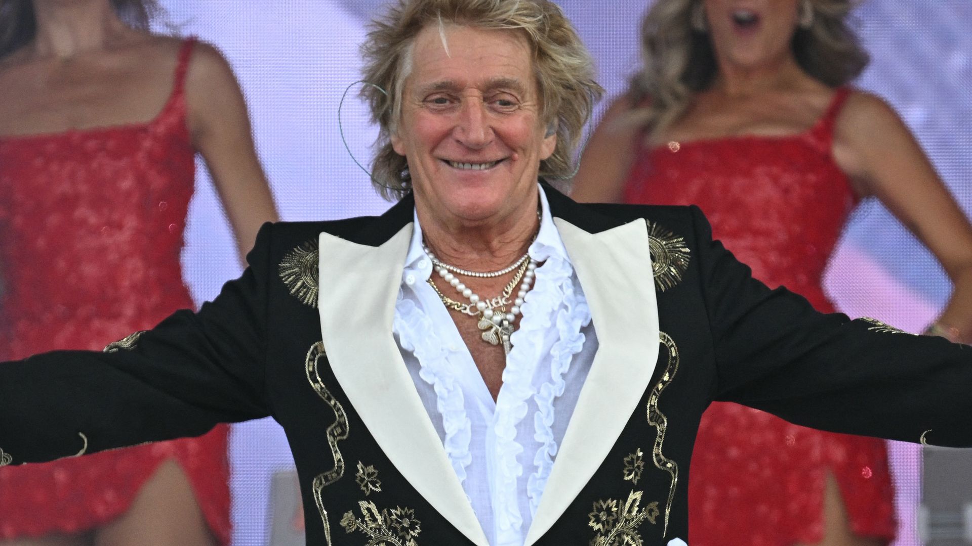 Rod Stewart’s poignant message after Glastonbury set leaves fans in 'floods of tears'
