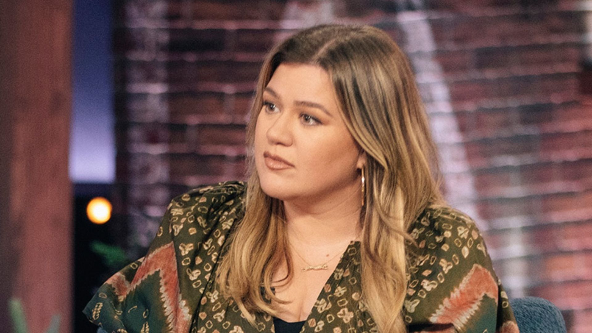 kelly clarkson unwell absent show
