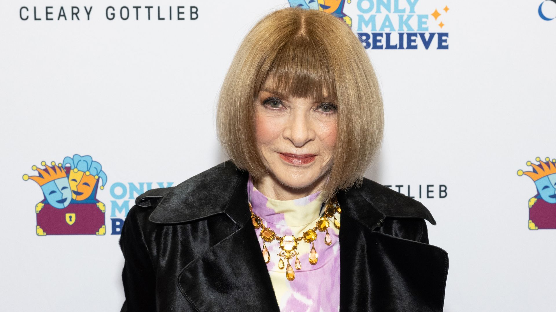 Anna Wintour showcases very different side during emotion-filled speech
