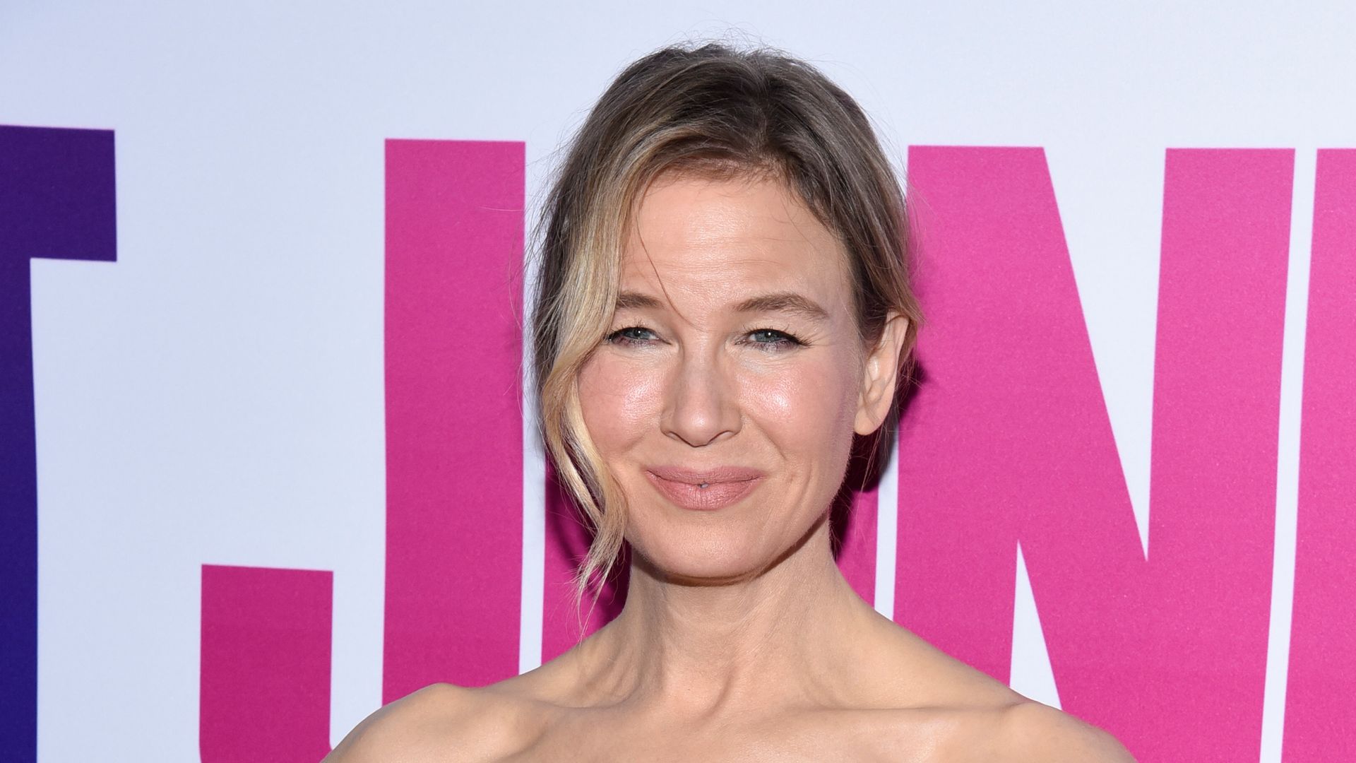 Renée Zellweger oozes siren in lace dress with daring slit during latest appearance