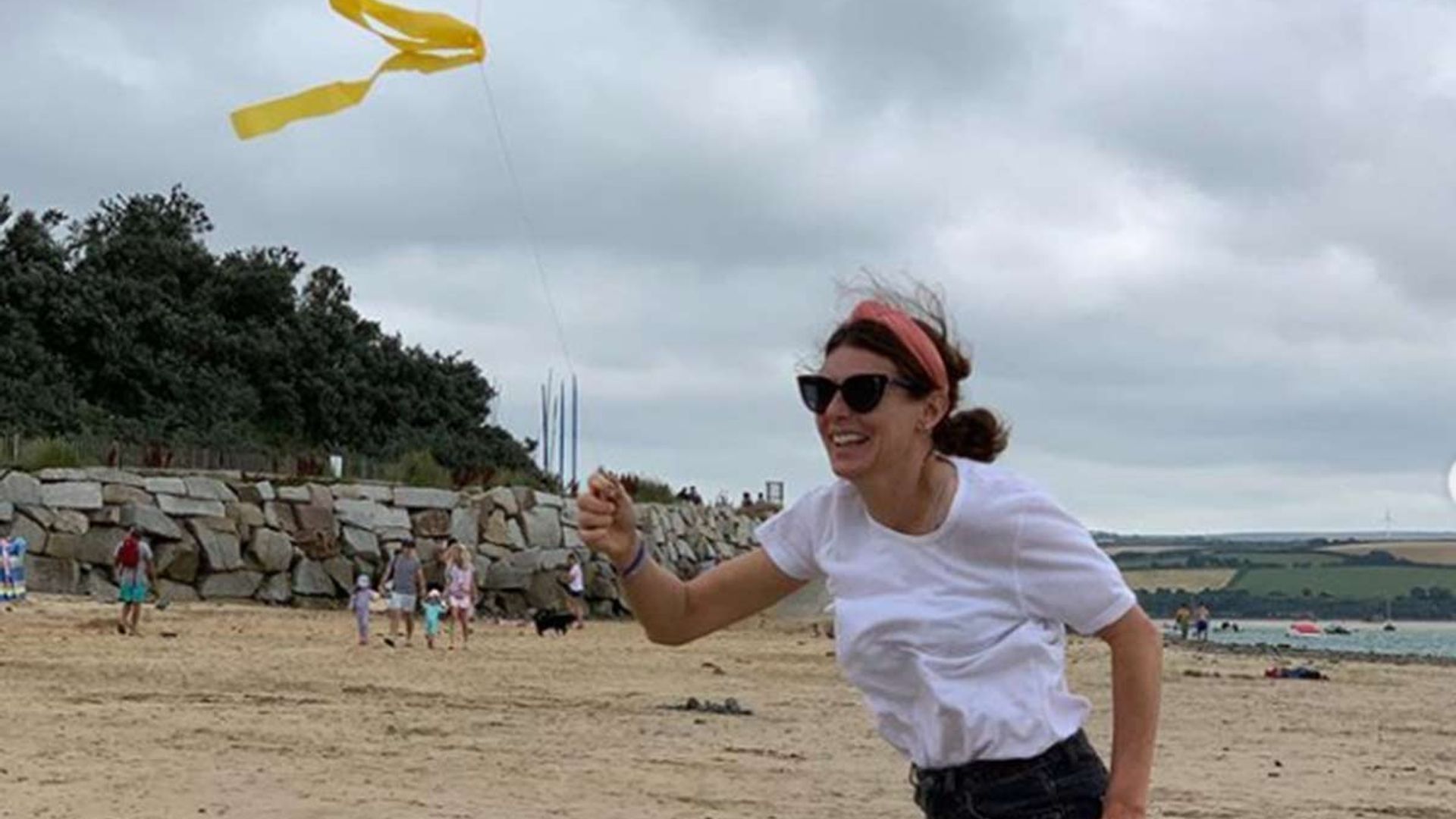jools oliver beach kite