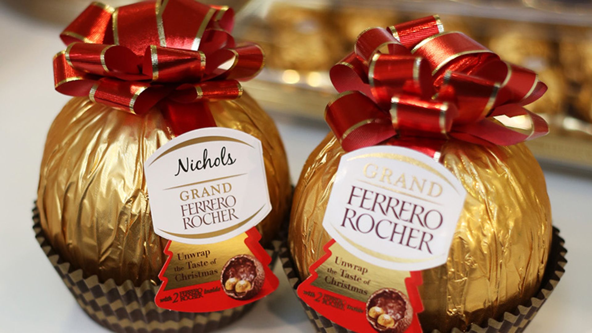 Ferrero шампанское. Ферреро Роше. Ферреро Роше Grand. Ferrero Rocher шоколад. Реклама конфет Ферреро Роше.