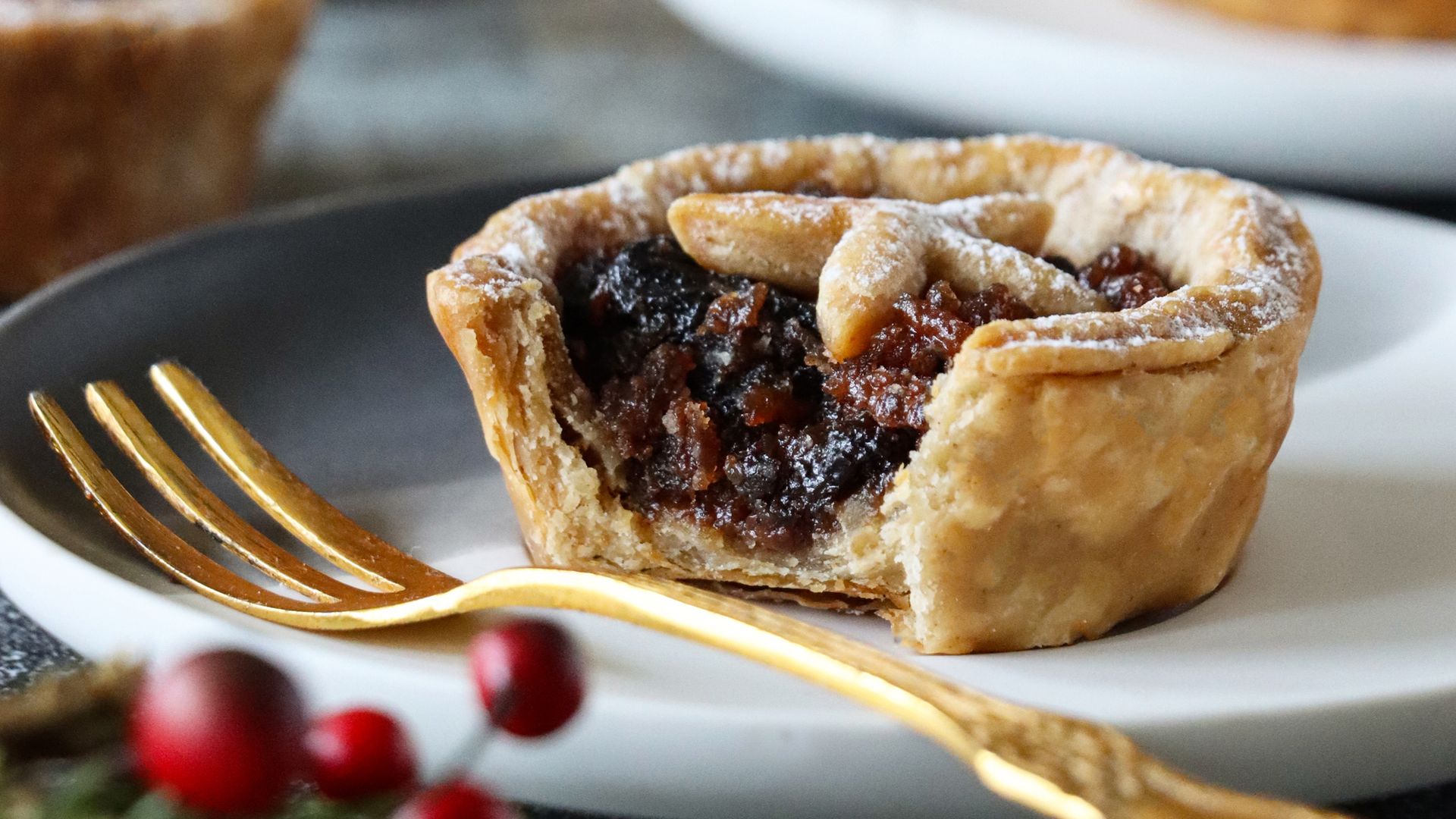 A mince pie with fork