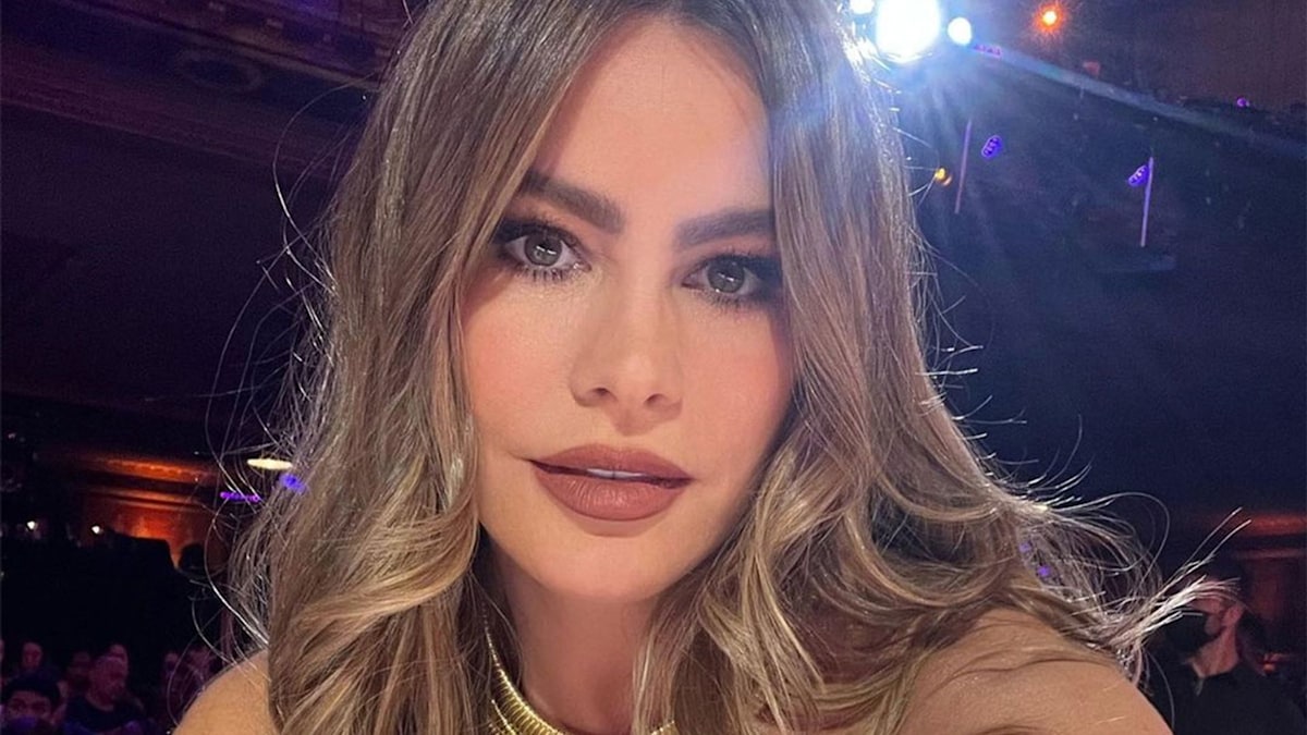 AGT’s Sofia Vergara dons figure-hugging corset to show off new hair ...