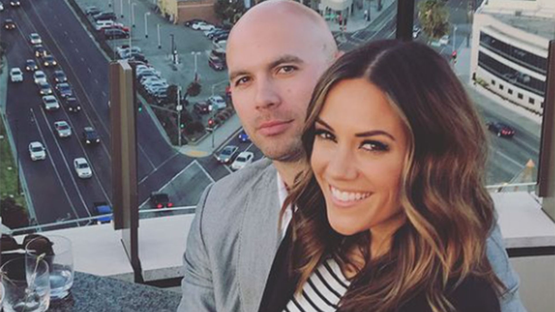 Jana Kramer reveals she has sold her wedding ring for surprising reason(01)