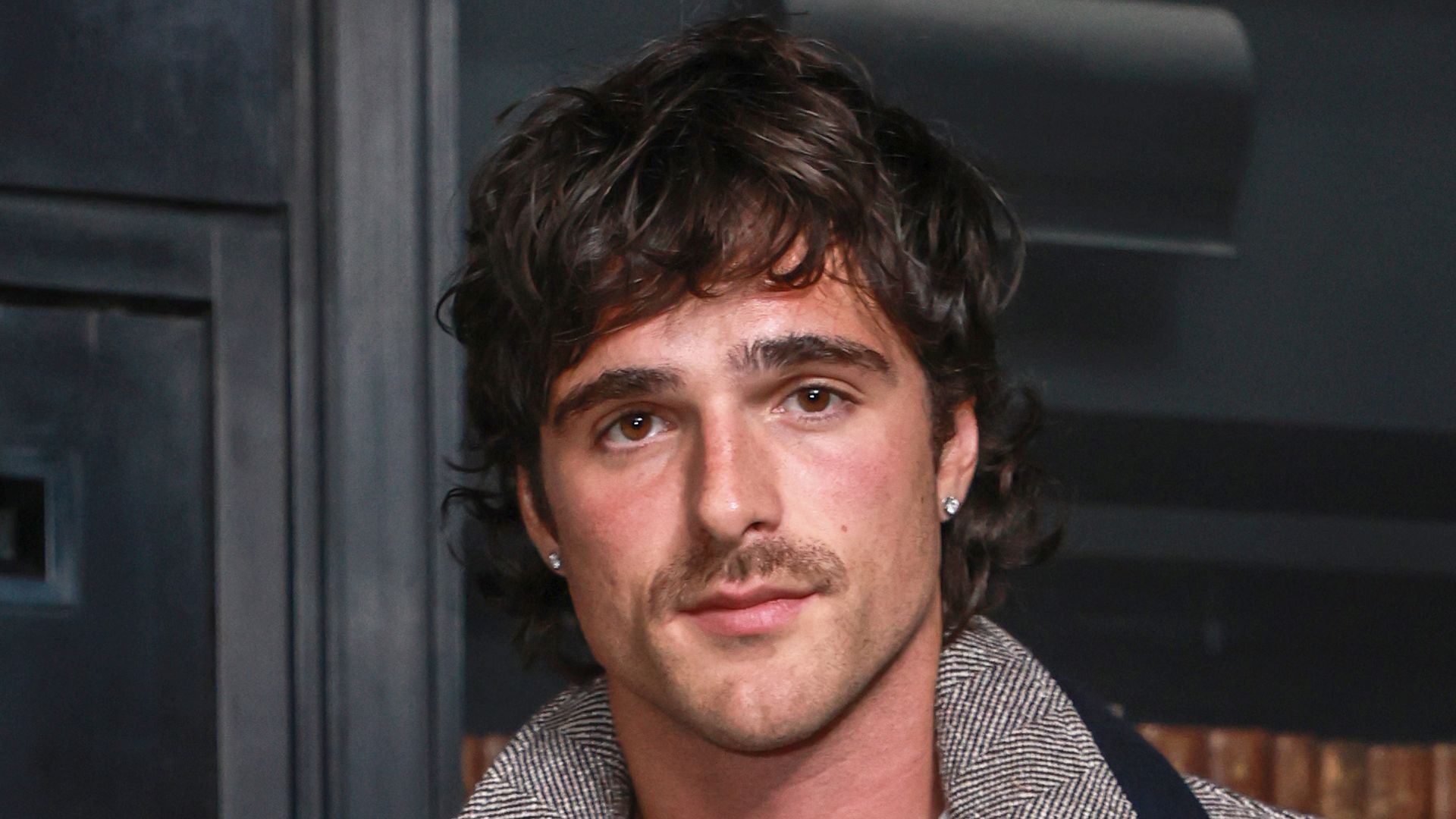 Jacob Elordi's fans react to moment with paparazzi in Paris