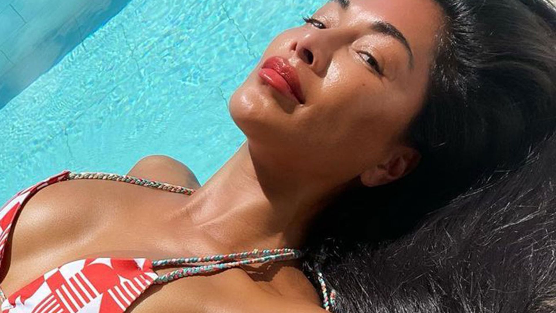 nicole scherzinger bikini poolside