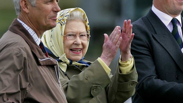 queen clapping windsor