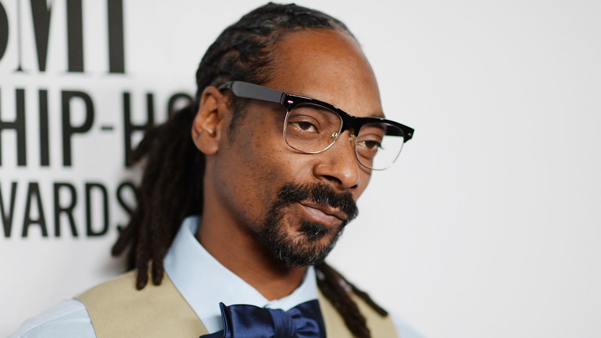 Snoop Dogg makes head-turning fashion statement while in Paris