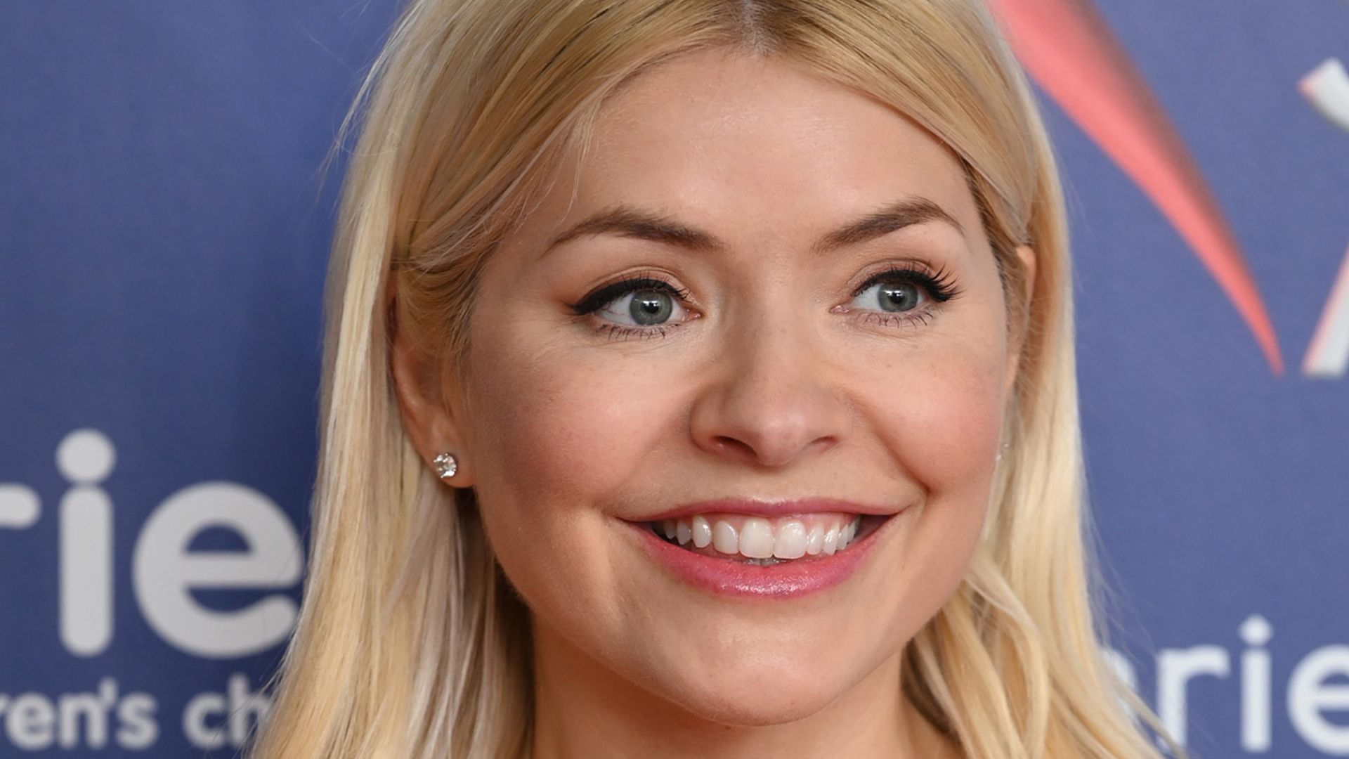 holly willoughby hair down