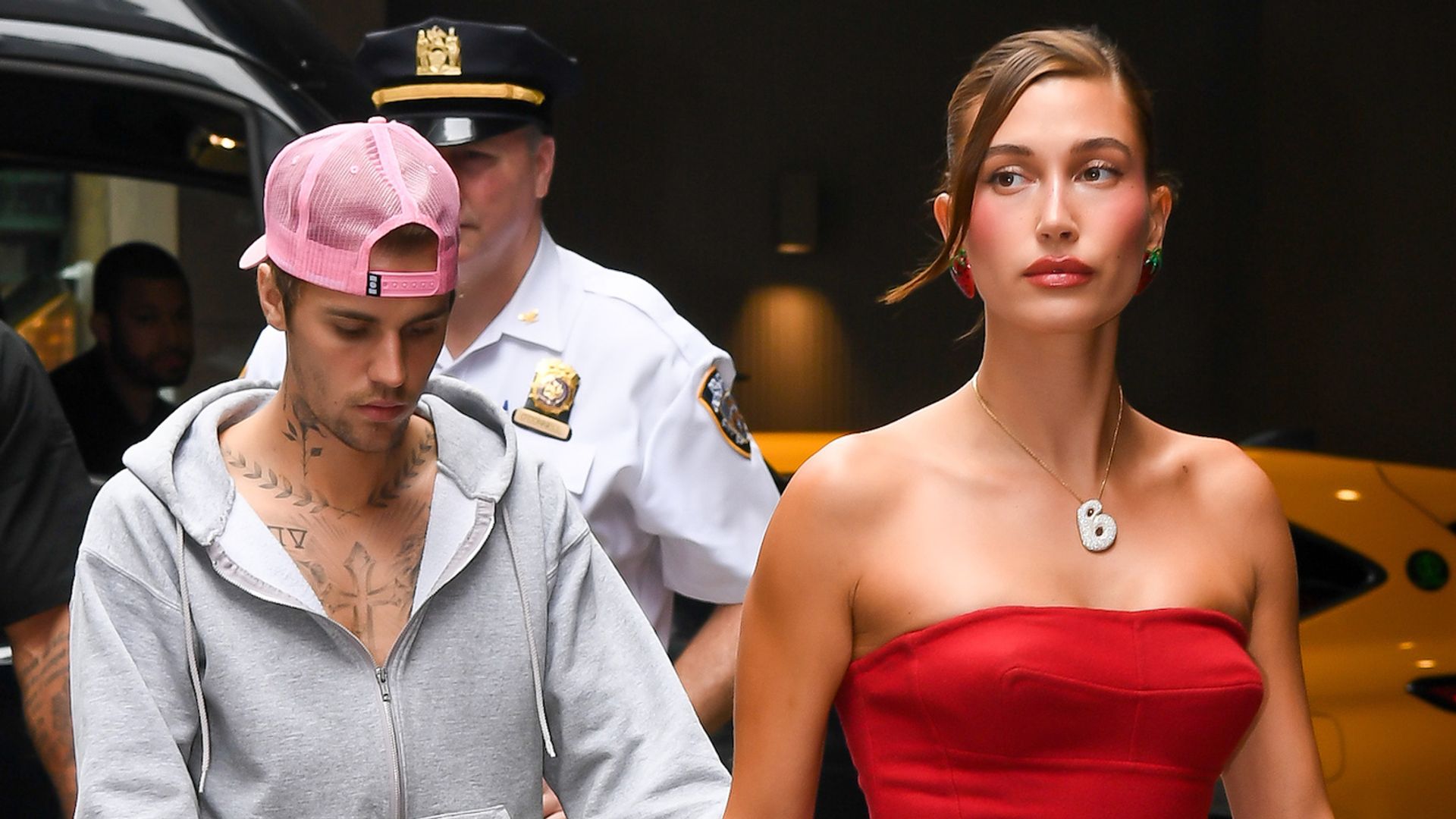 hailey bieber walking in front of justin bieber in nyc