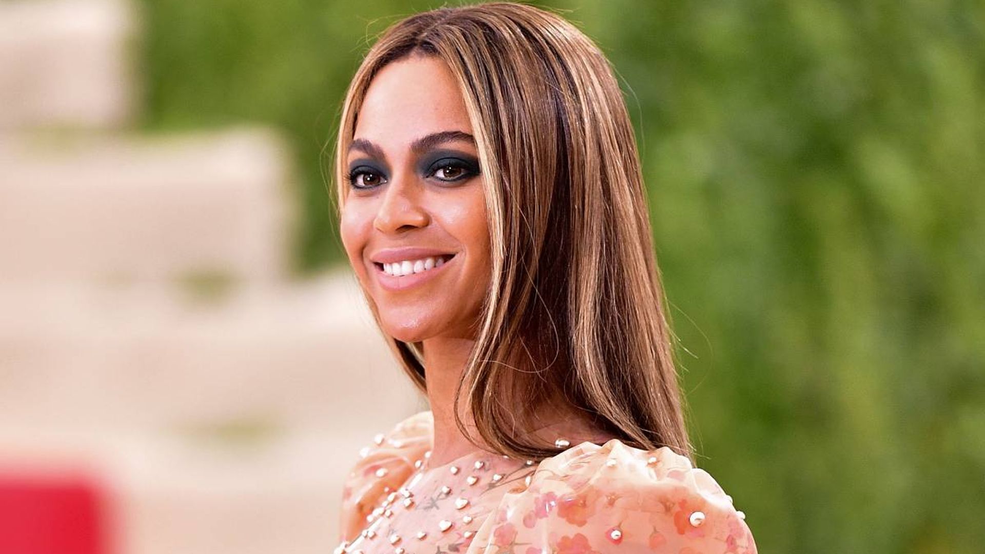 Beyoncé shares rare glimpse inside huge garden at home - and we bet it ...