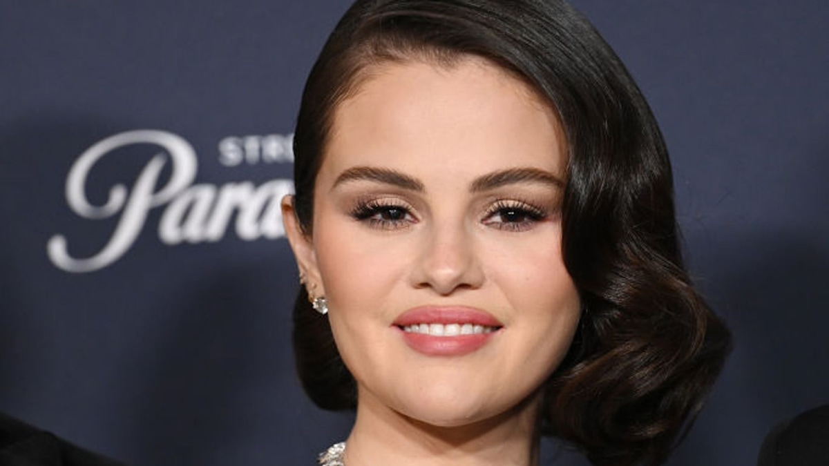 Selena Gomez's 'Cinderella' inspired Golden Globes makeup is straight from a fairytale