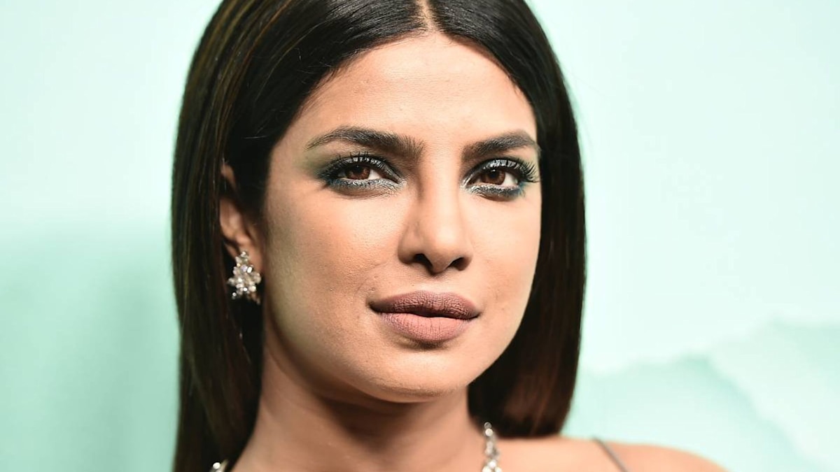 Priyanka Chopra alarms fans with upsetting photo revealing her blood ...