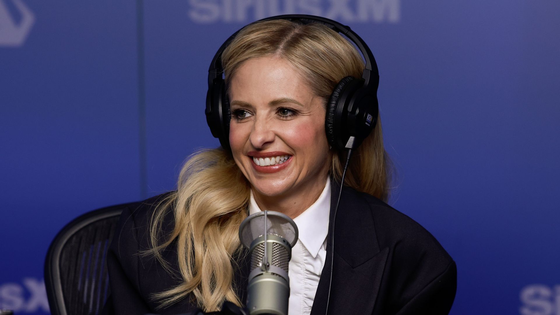 NEW YORK, NEW YORK - MAY 09: Sarah Michelle Gellar visits SiriusXM Studios on May 09, 2025 in New York City. (Photo by Jason Mendez/Getty Images)