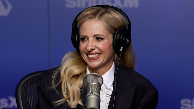 Sarah Michelle Gellar visits SiriusXM Studios on May 09, 2025 in New York City.