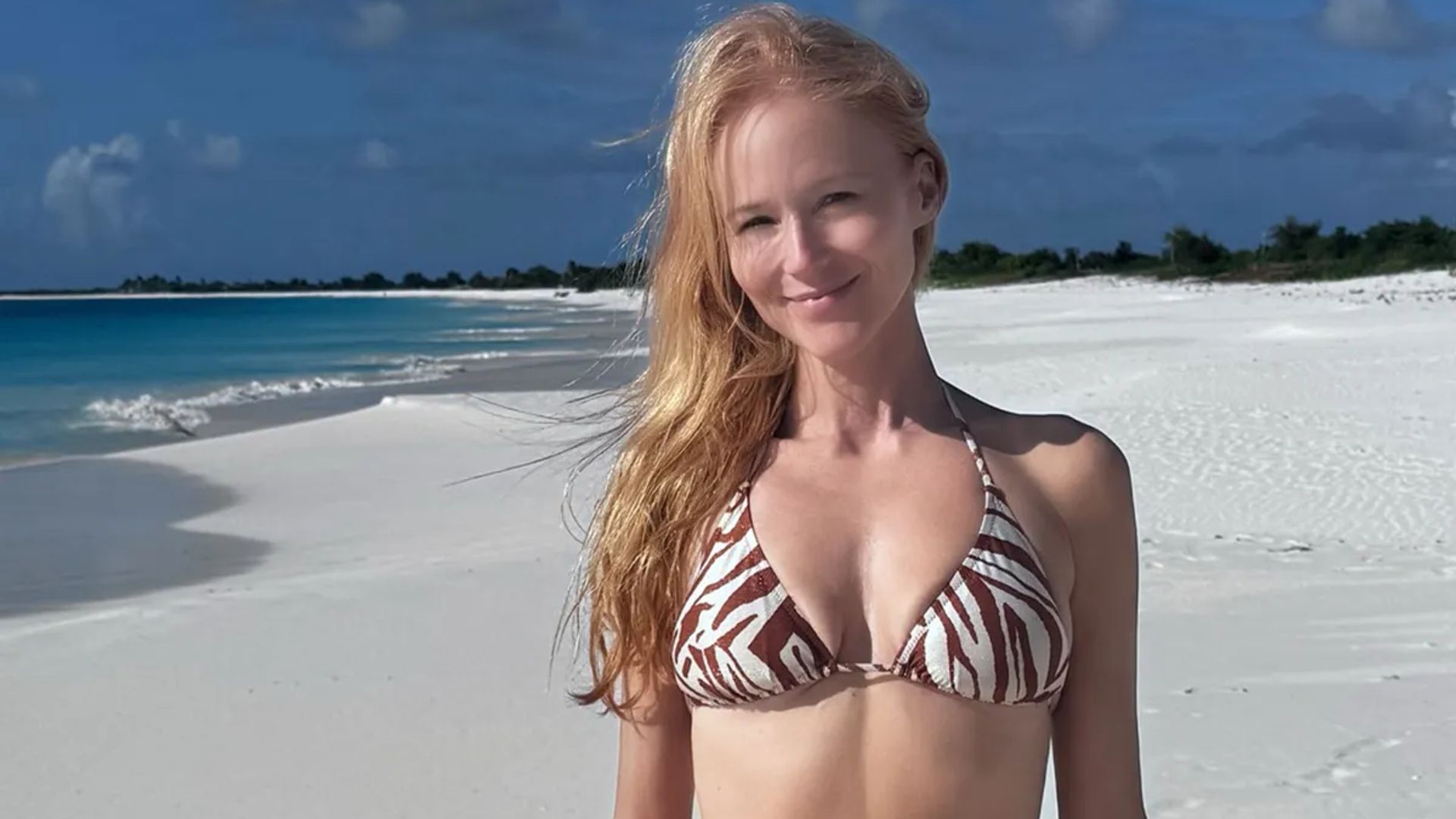 Jewel stuns in a bikini