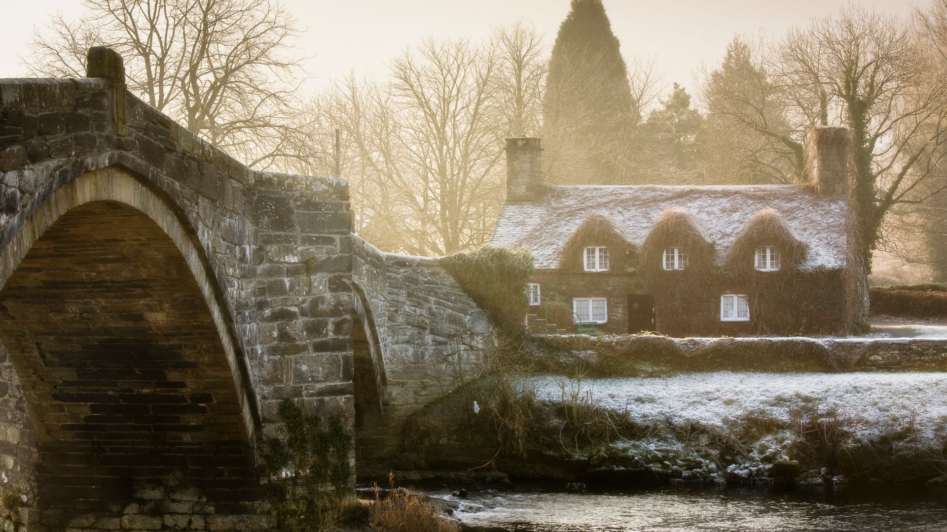 The famous cottage standing at Llanrwst Bridge that spans the Afon Conwy river, Llanrwst, North Wales, Britain, UK
