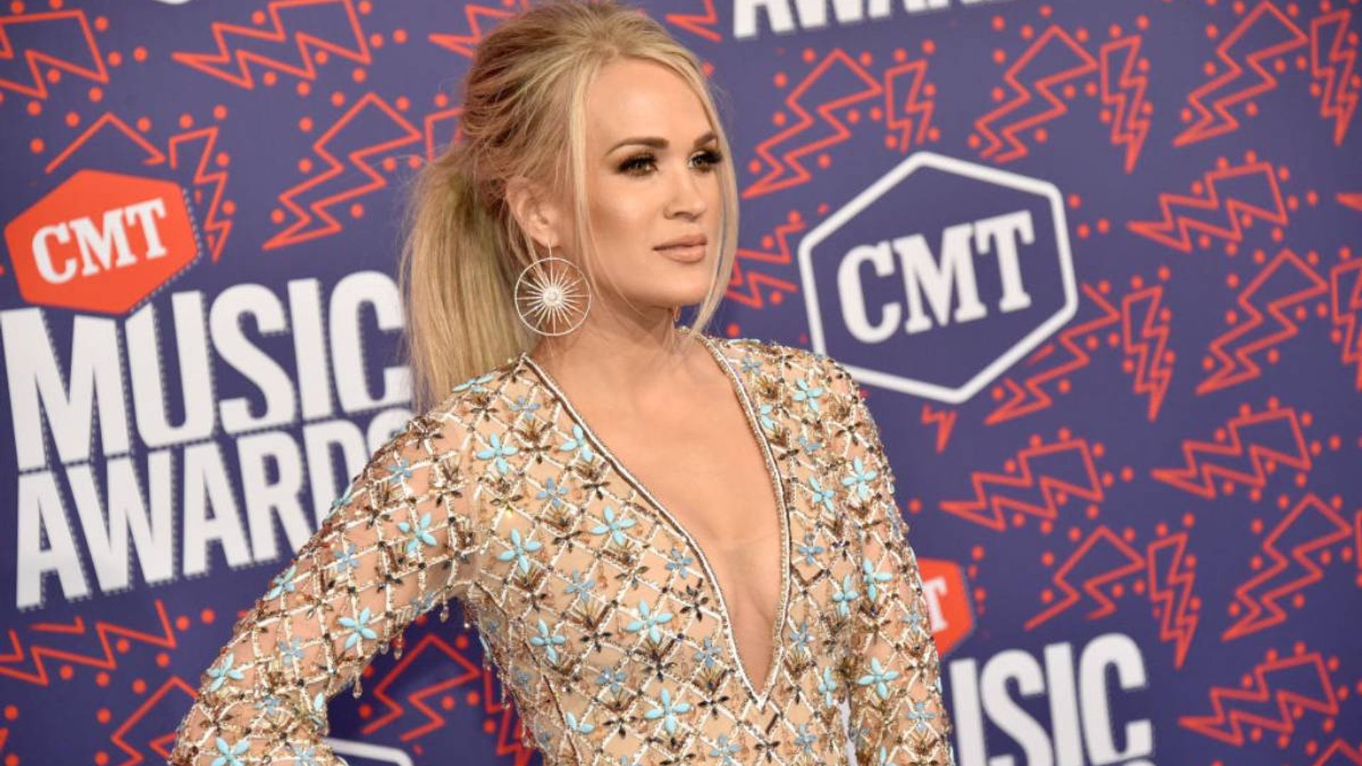 carrie underwood plunging