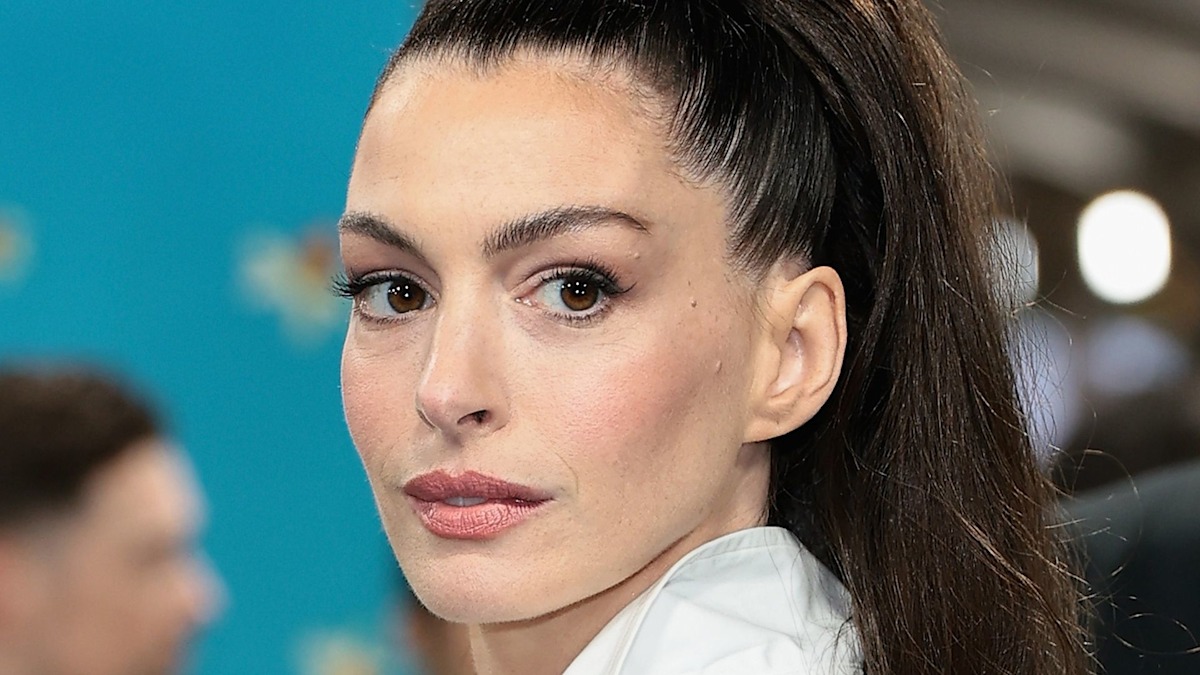 Anne Hathaway's swimsuit fashion is another level in must-see photos from family vacation