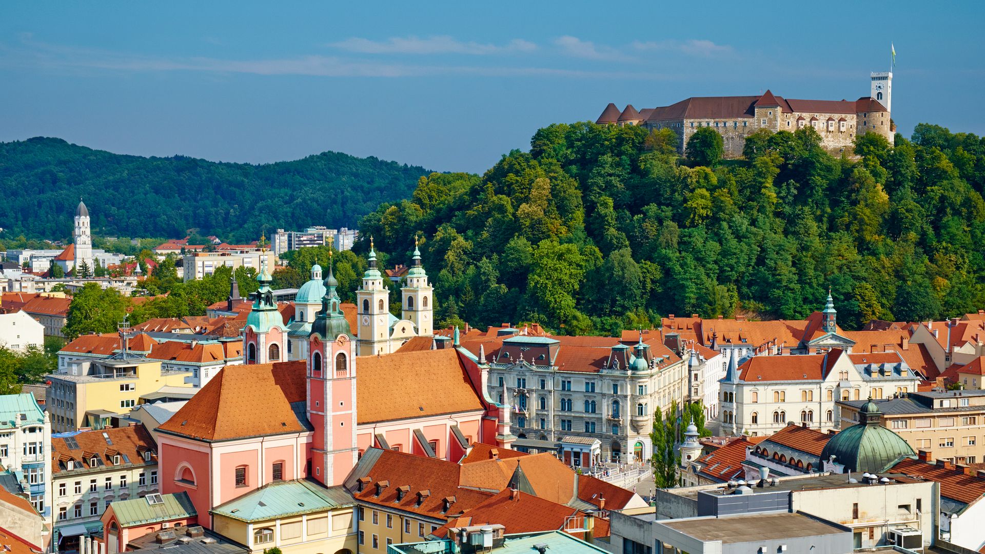 Slovenia, Ljubljana, cityscape with Franciscan church, Saint Nicholas church and the Castle