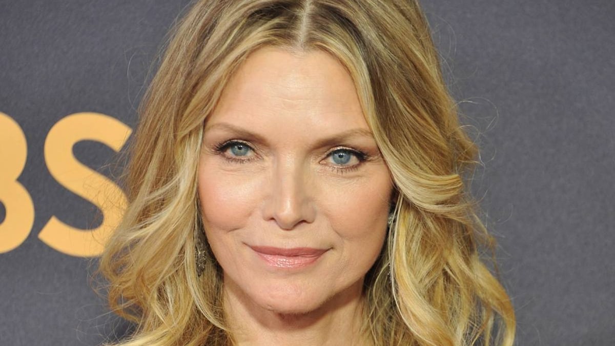 Michelle Pfeiffer Looks Sensational In Lingerie With Platinum Blonde 