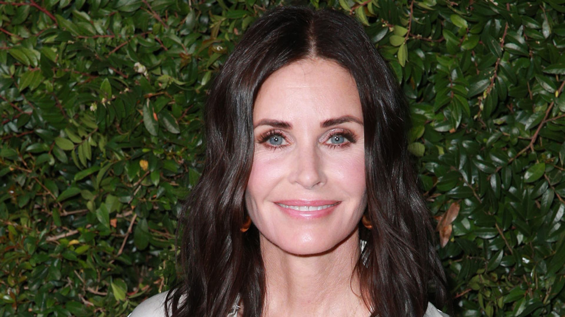 Courteney Cox shares incredible throwback to final Friends script read ...