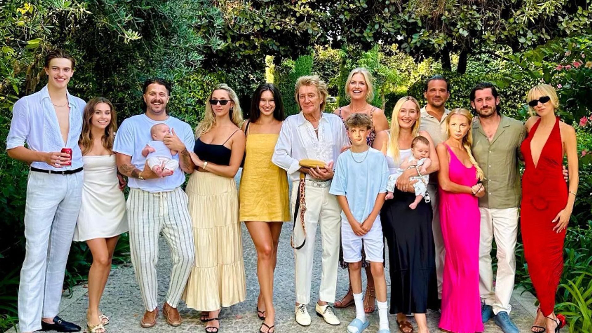 Family photo of Rod Stewart with all of his children and Penny Lancaster