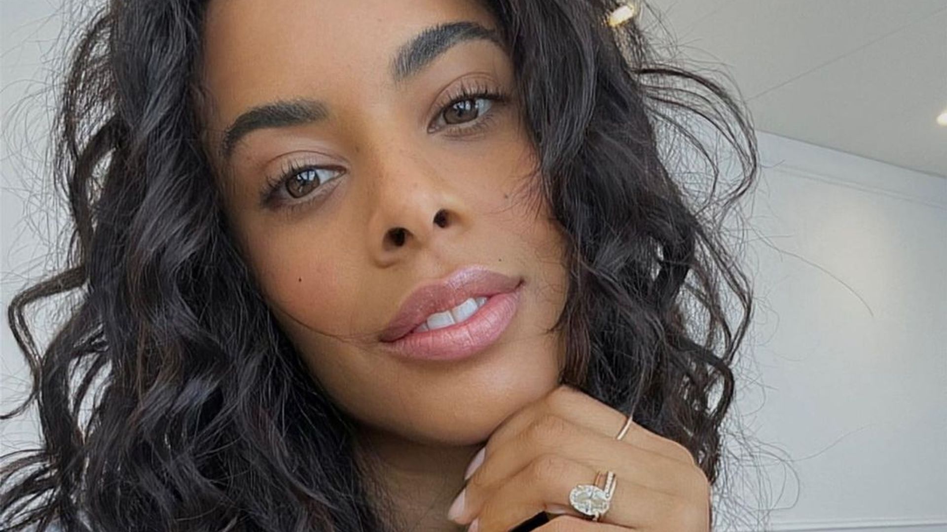 Rochelle Humes' second engagement ring featured a stunning oval shaped-diamond 