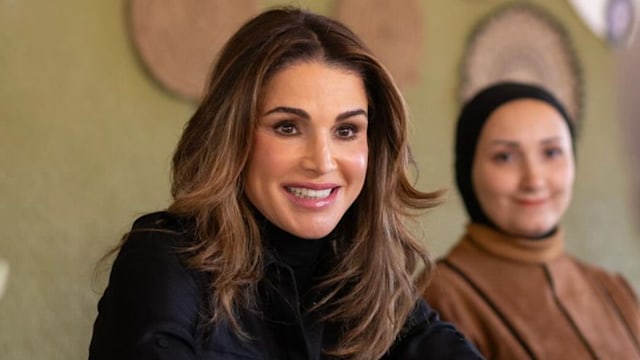 Queen Rania at Darb Al Noor Association for Community Development. 