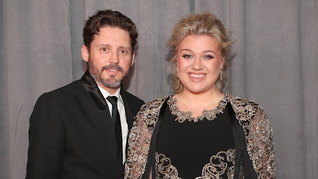 kelly clarkson brandon blackstock red carpet grammys