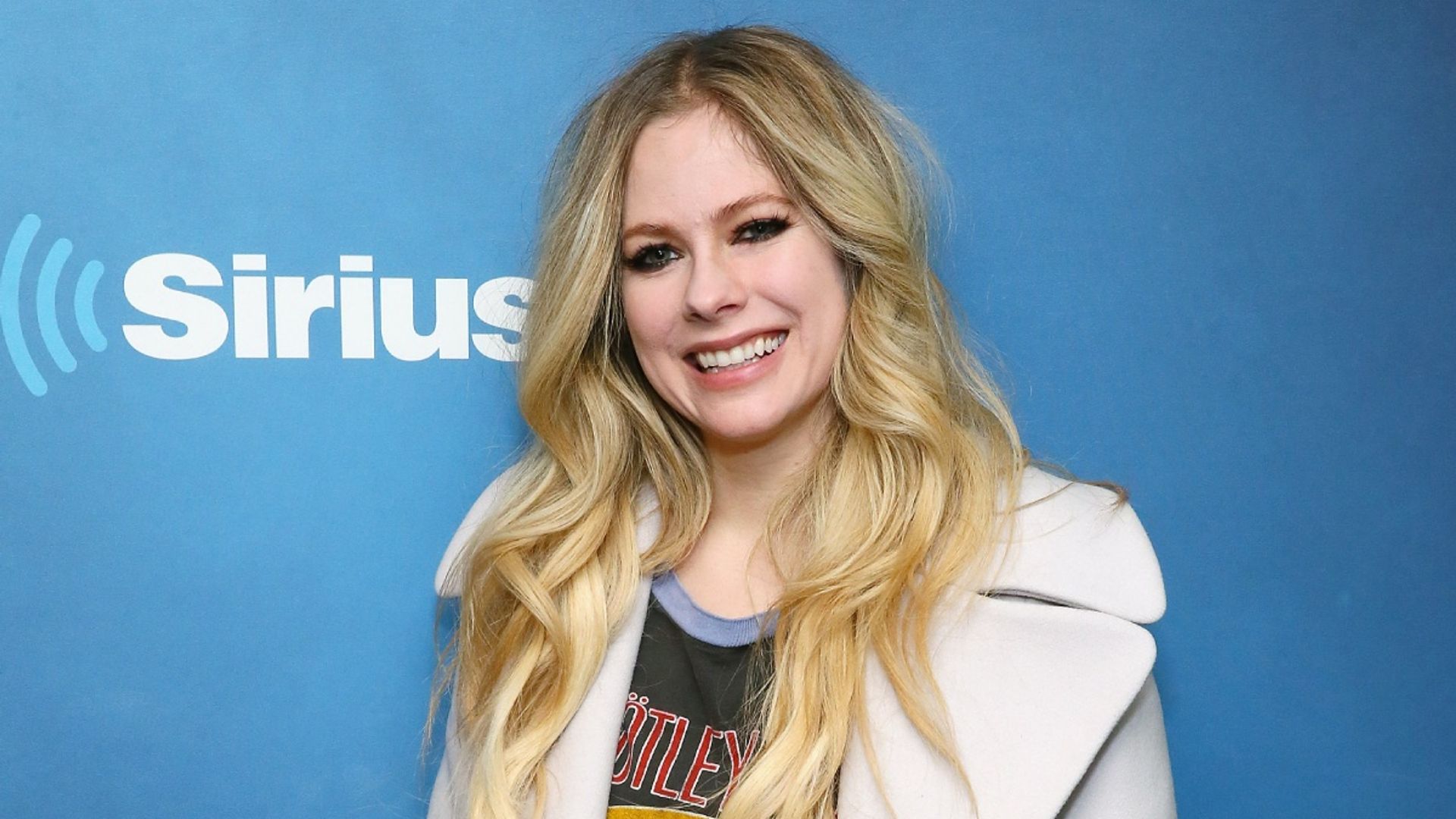 Avril Lavigne looks almost unrecognizable in latest appearance to