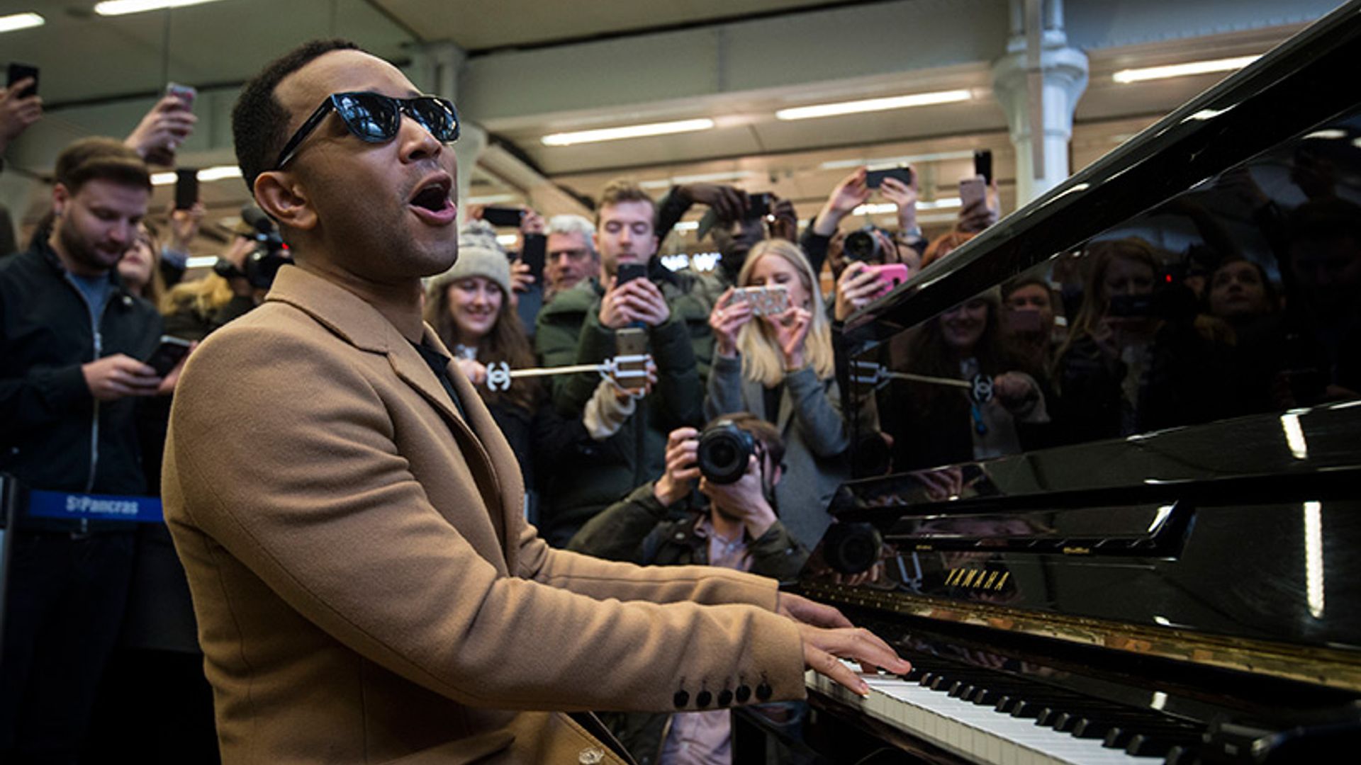 John Legend Surprises Commuters With Impromptu Performance At London St Pancras Hello 