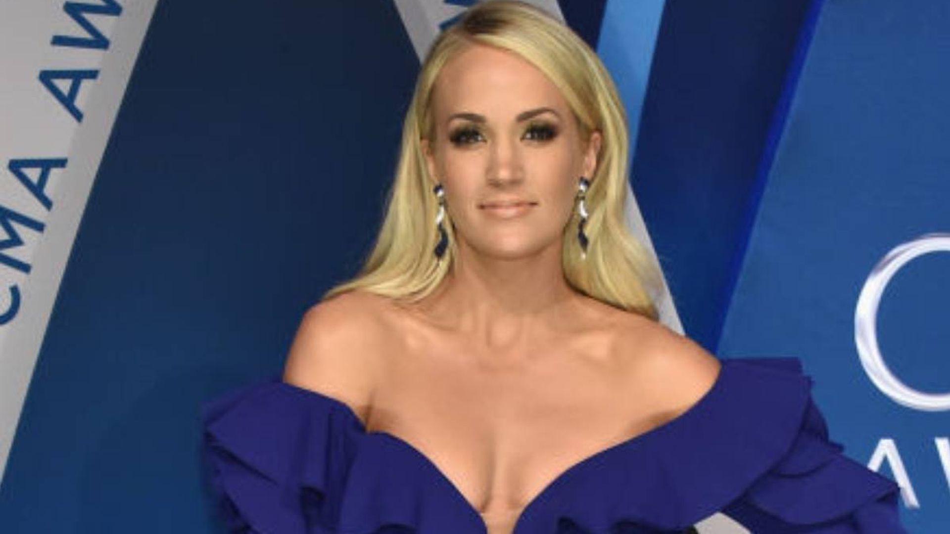 Carrie Underwood puts very toned physique on display in hot pink