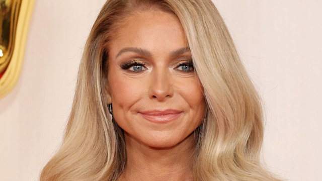 Kelly Ripa on the red carpet 