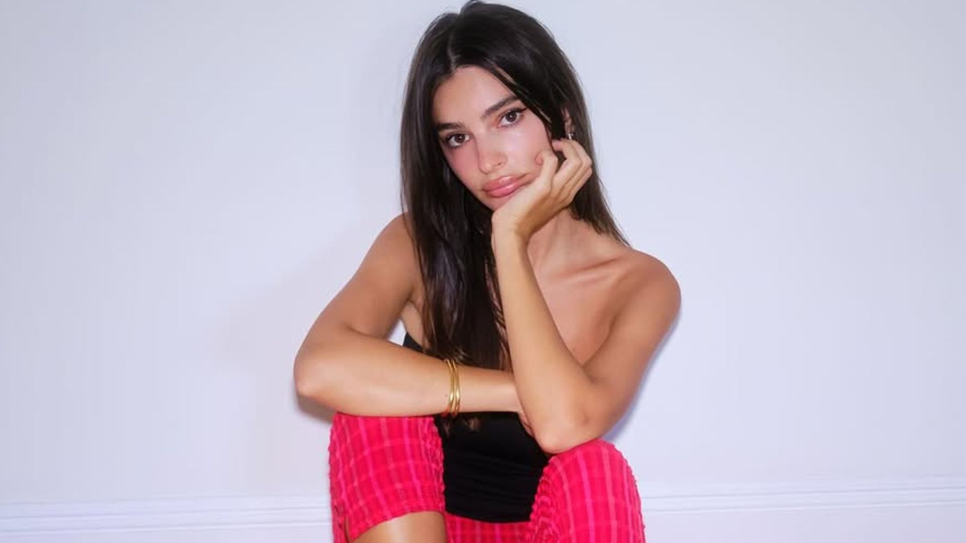 em rata in red capris