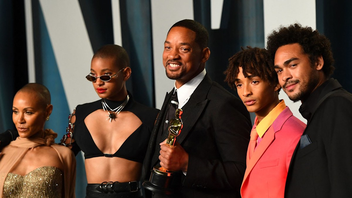 Jada Pinkett Smith flanked by husband Will and children Jaden, Willow and Trey for emotional revelation: ‘It wasn’t easy’