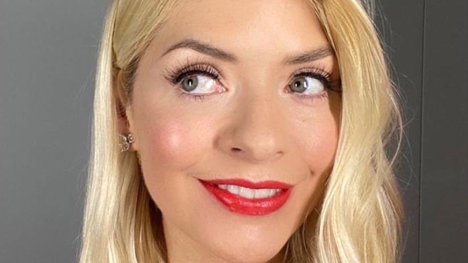 holly willoughby makeup